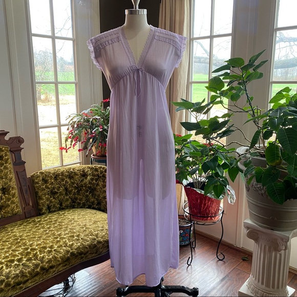 (SOLD) Vintage 1960s Lavender Lilac Pastel Purple Lace Empire Waist Nightgown - Picture 3 of 9